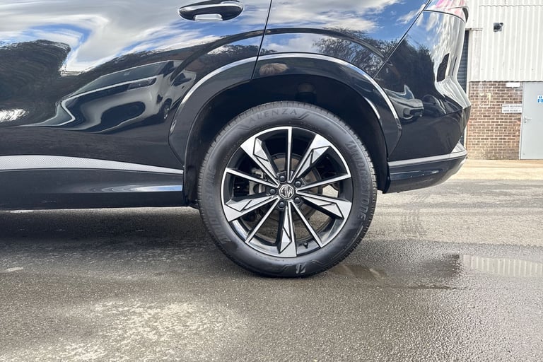 2025 MG MG HS 106287 Hatchback Petrol Automatic