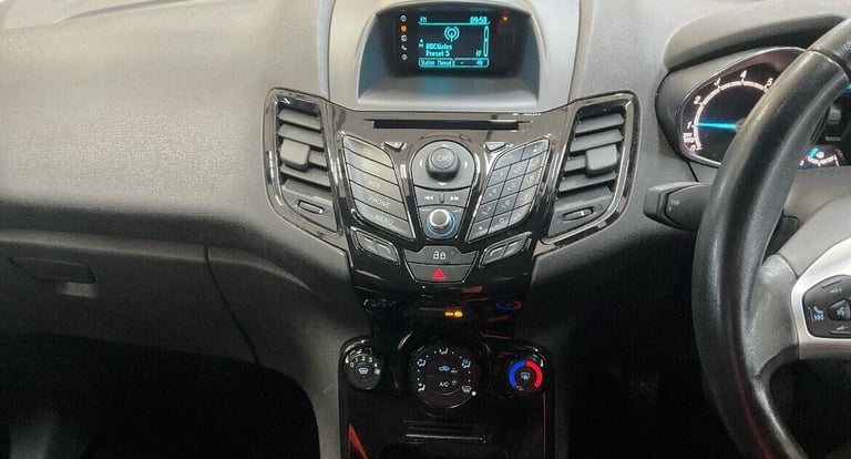 2014 Ford Fiesta 1.25 Zetec Euro 5 5dr Hatchback Petrol Manual