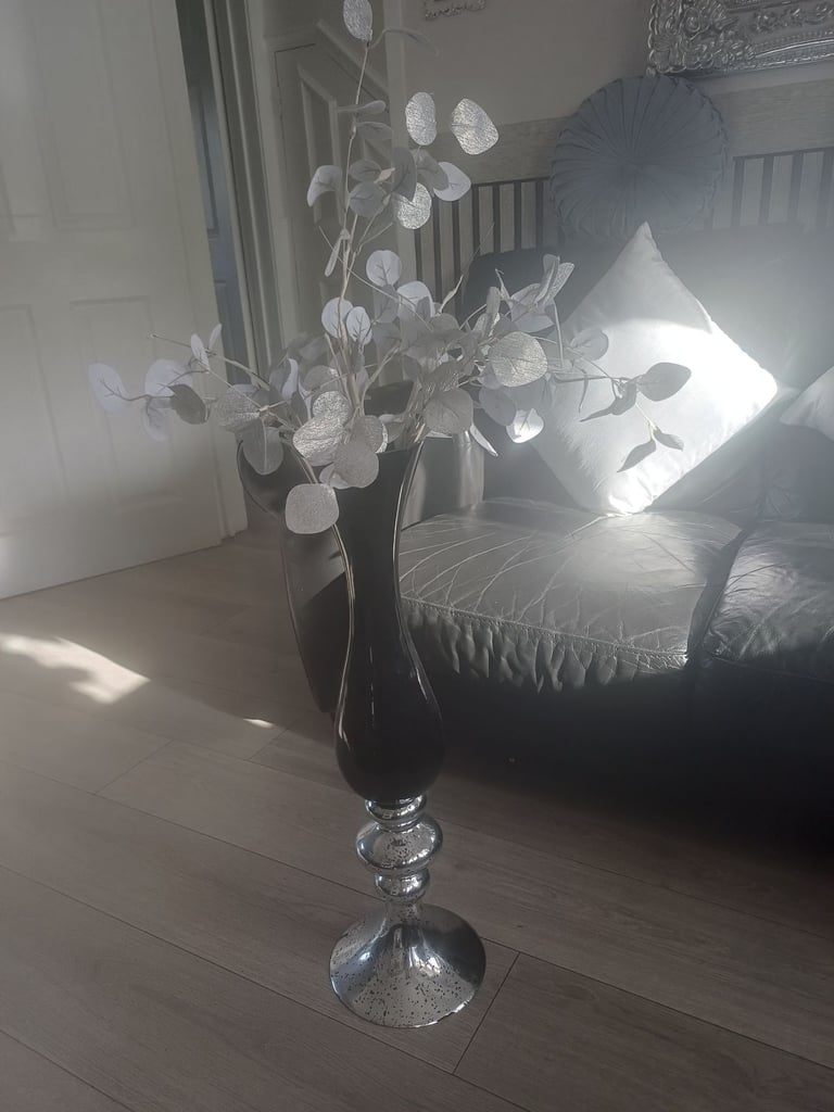 Fabulous LargeBlack Vase with Flowersc