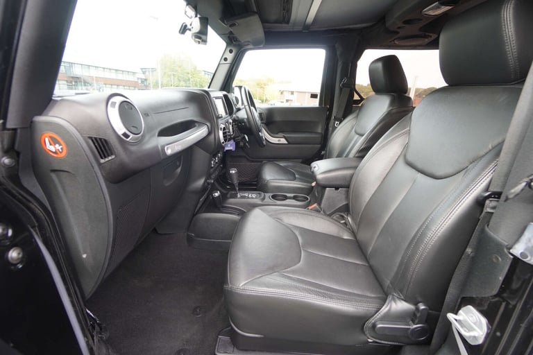 2015 Jeep Wrangler 2.8 CRD Overland 2dr Auto CONVERTIBLE DIESEL Automatic