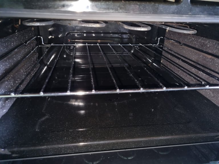 Hotpoint 60cm freestanding electric cooker & free delivery warranty