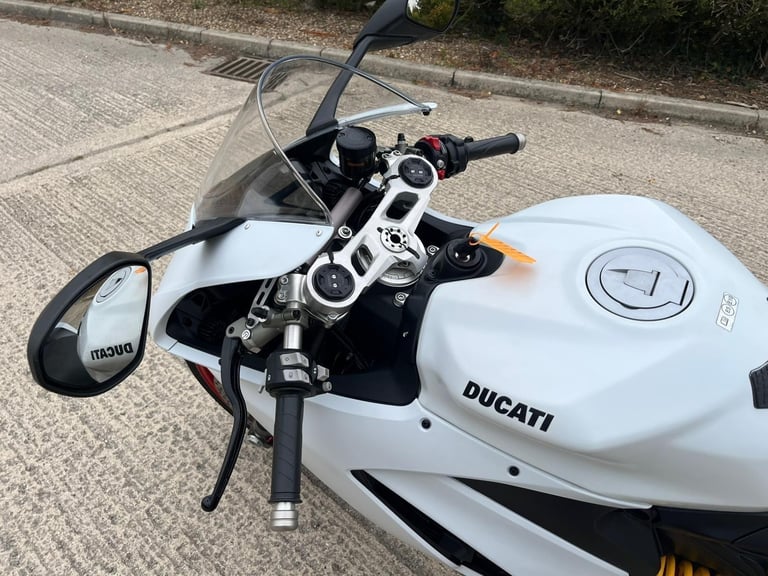2022 71 DUCATI PANIGALE V2 WHITE - 1421 MILES HPI CLEAR SPORTS 955 NEW MOT