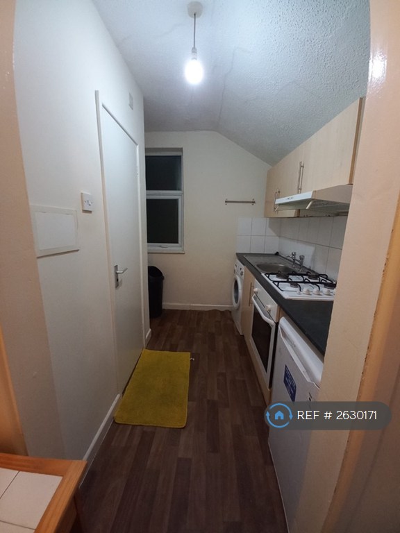 1 bedroom flat in Colwick Road, Nottingham, NG2 (1 bed) (#2630171)