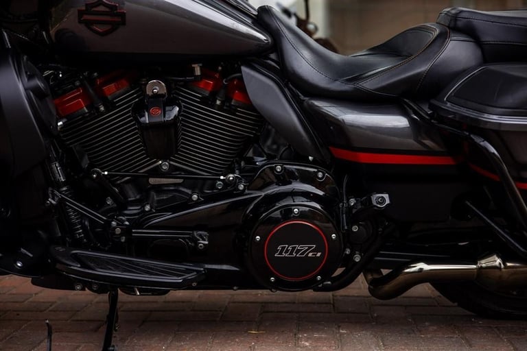 Harley-Davidson CVO SPORTGLIDE ! PANNIERS ! STUNNING