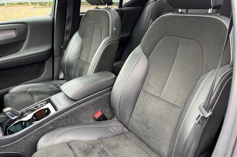 2021 Volvo XC40 2.0 B4 MHEV R-Design SUV 5dr Petrol Hybrid Auto Euro 6 (s/s) (197 ps) SUV Hybrid ...