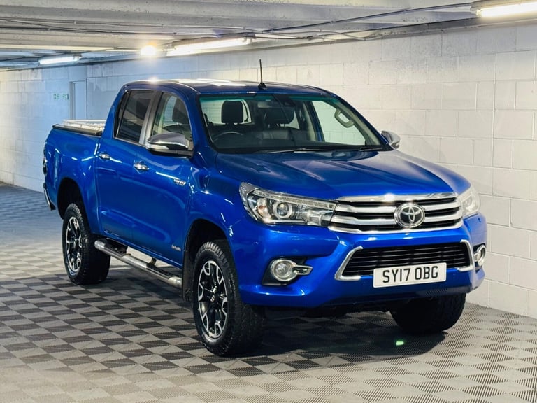 image for 2017 Toyota Hilux 2.4 D-4D Invincible X Auto 4WD Euro 6 4dr (TSS, 3.5t) PICK UP Diesel Automatic