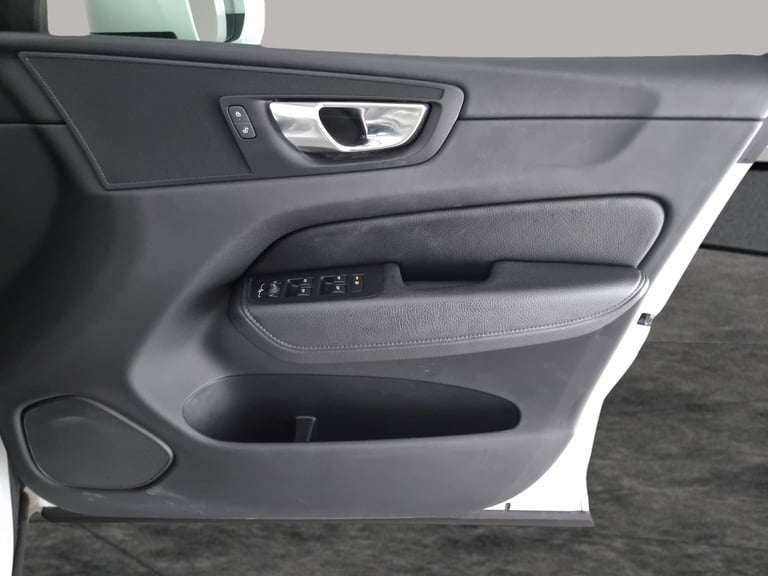 2021 Volvo XC60 2.0 B4 MHEV Momentum SUV 5dr Diesel Hybrid Auto AWD Euro 6 (s/s) (197 ps) - Suv H...