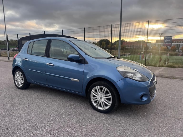 2011 Renault Clio 1.6 VVT Initiale TomTom Auto Euro 5 5dr HATCHBACK Petrol Automatic