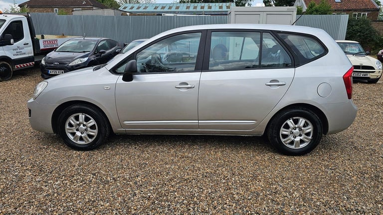 KIA CARENS 1.6 S 2009