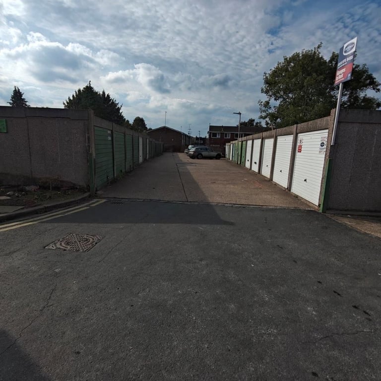 Garage/Parking/Storage to rent: Chester Street, (opp 90), Reading, RG30 1LL