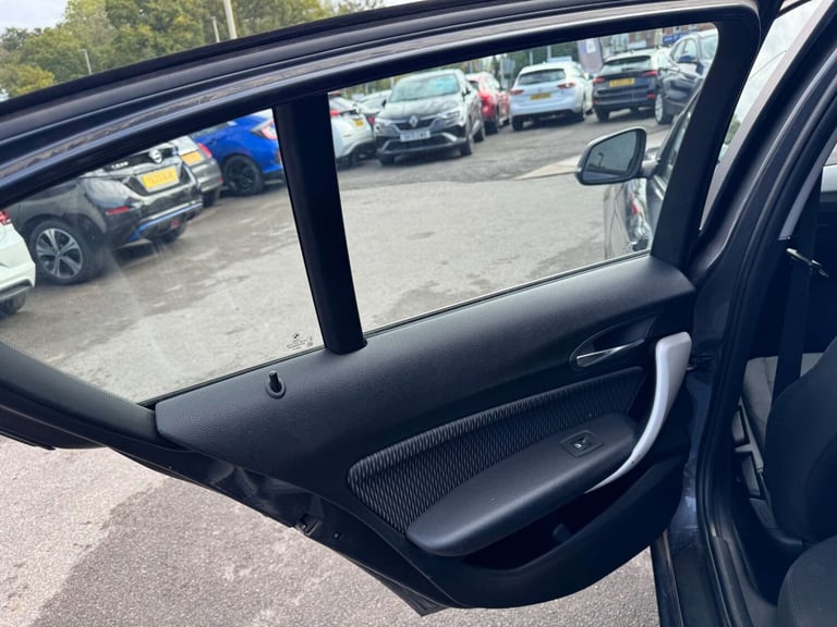 2019 BMW 1 Series 116d SE Business 5dr [Nav/Servotronic] HATCHBACK DIESEL Manual