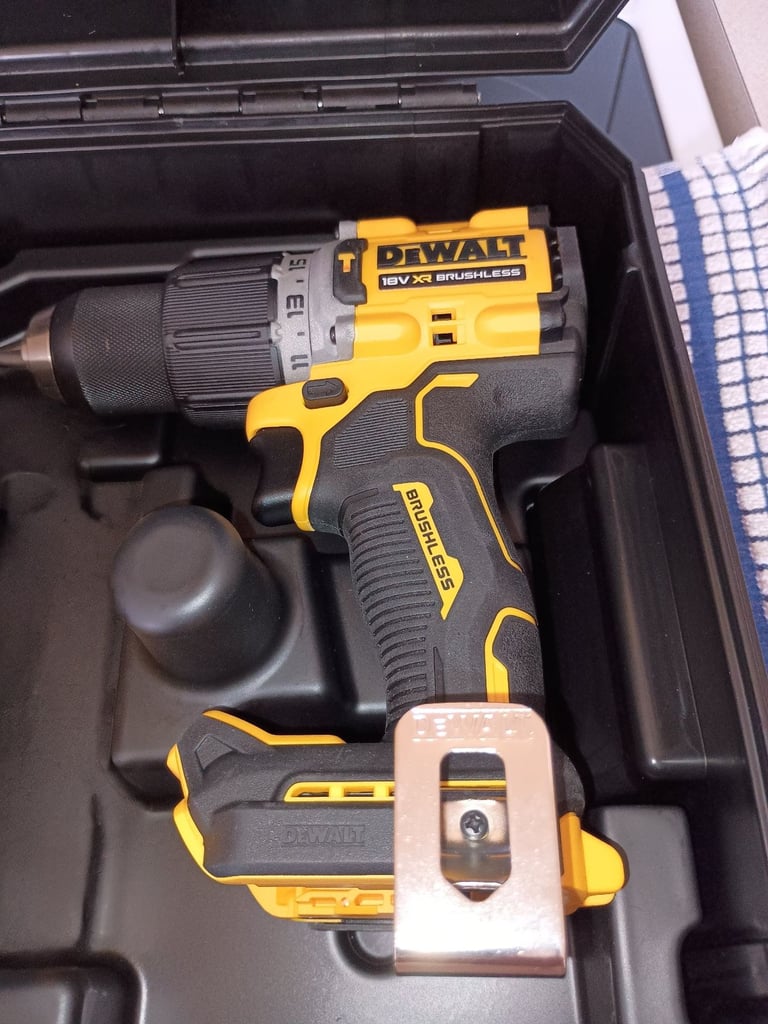DeWalt DCD805N combi drill plus battery