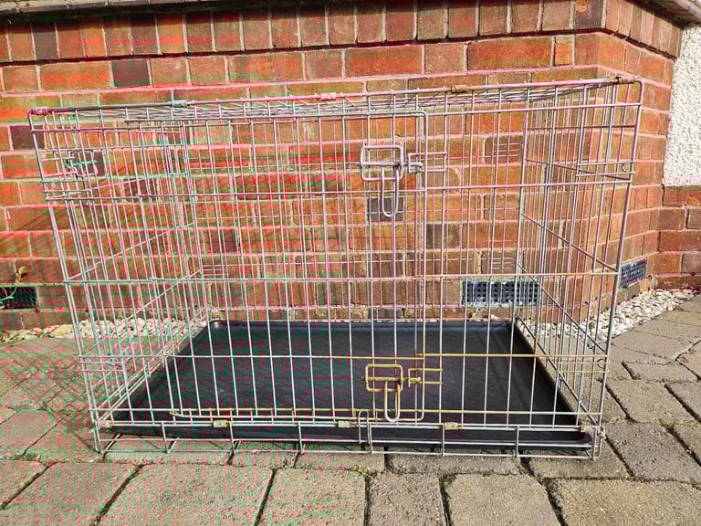 Medium metal dog cage, L90 x W57 x H63 cm