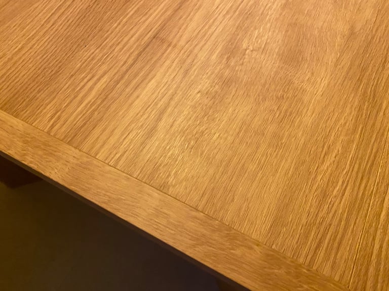 NEXT MALVERN OAK EFFECT 6/8 EXTENDING DINNING TABLE ( 2 MONTHS OLD ) 