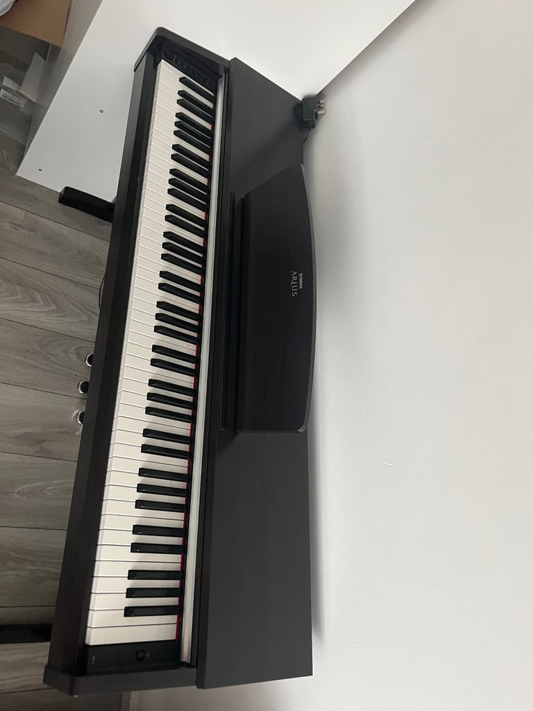 Yamaha Arius Perfect Condition Piano New 