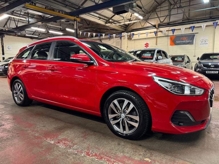 image for  Hyundai i30 1.6 CRDi SE Nav Tourer Euro 6 (s/s) 5dr Diesel Manual