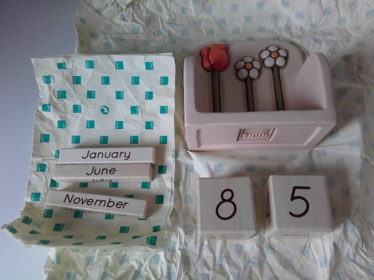 NEW - Ceramic Perpetual Table Calendar - boxed