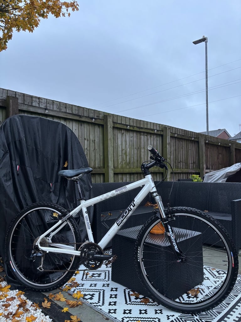 Ladies Lightweight SCOTT Aluminium Mountain Bike (Great Condition)