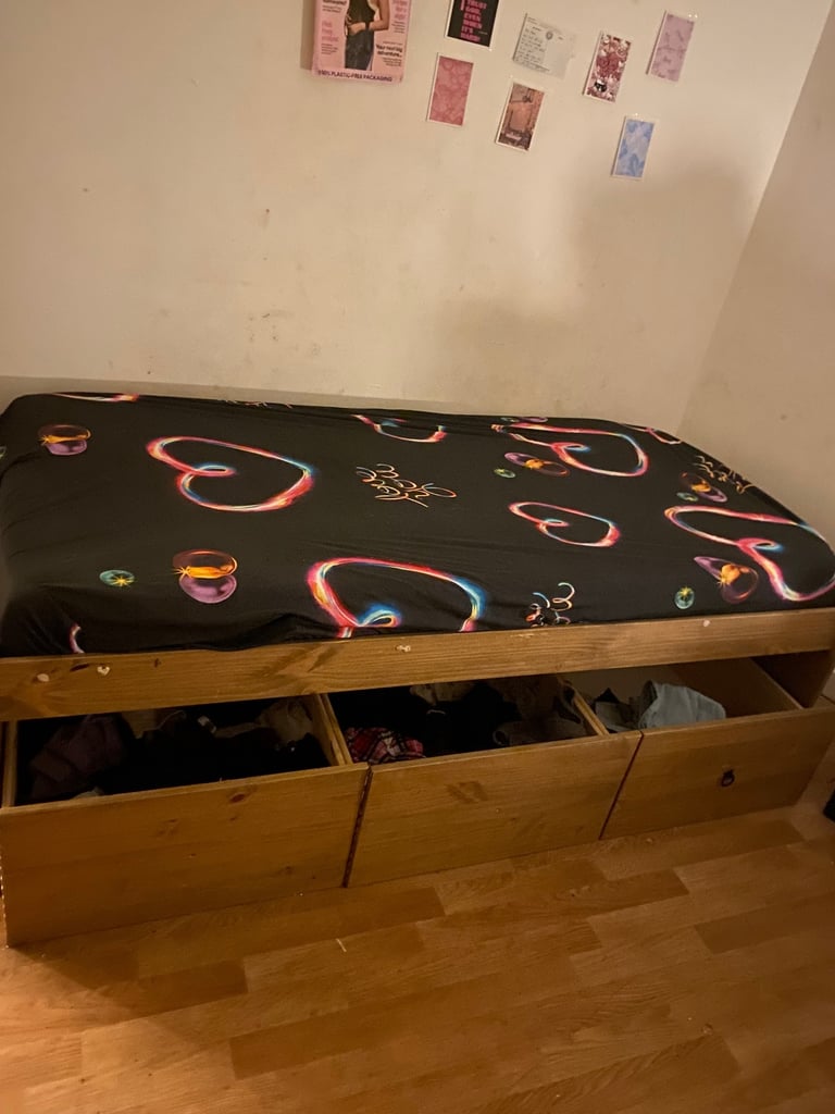 Oak wood single bed