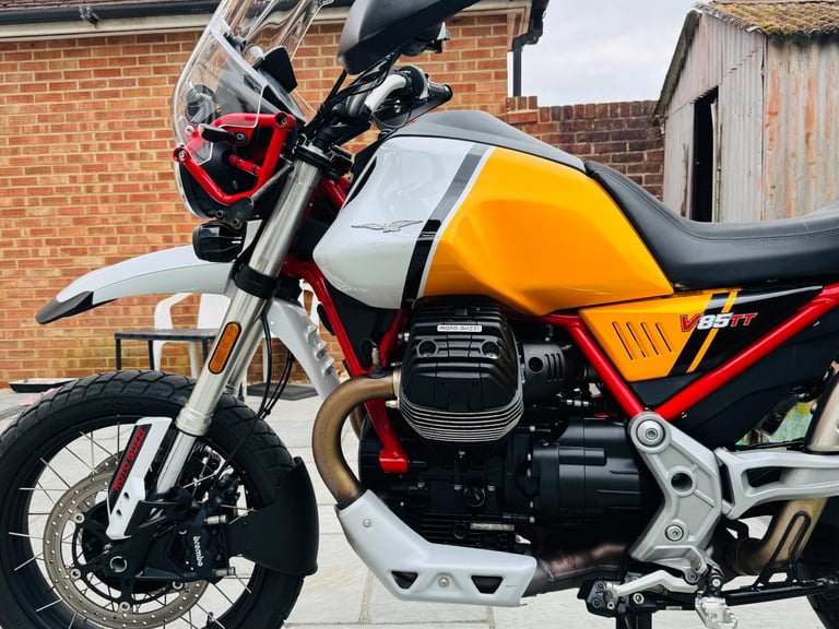 Moto Guzzi, TT Evocative, 2023 2426 miles 1 owner