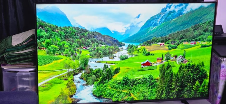 Tv Bush 58 inch big screen 24 model 4k smart 