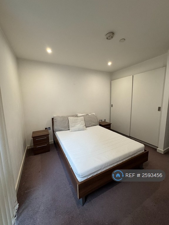 1 bedroom flat in City Lofts St. Pauls, Sheffield, S1 (1 bed) (#2593456)
