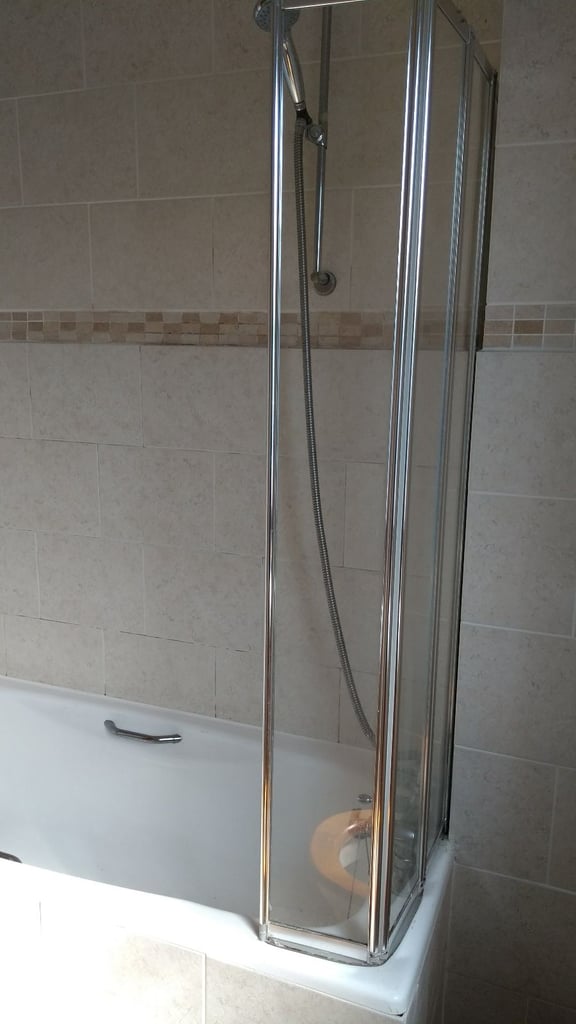 £39.83pw each in large flat 300m from Girvan station (includes Council Tax)
