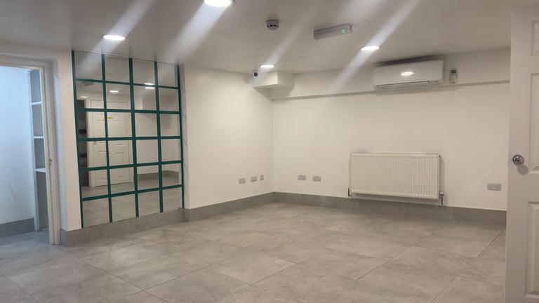 Shop with E-Class Use – Prime Cromwell Road Location