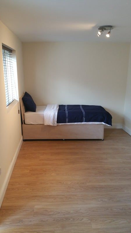 Self contained Studio To Rent hayes.