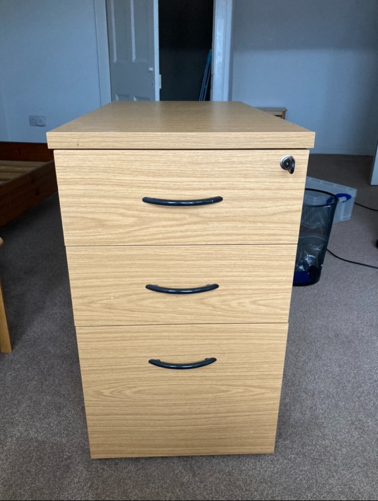 wooden 3 drawer filing cabinet (mid height)