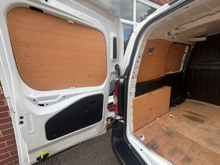 2021 Vauxhall Combo 1.5 Combo 2000 Sportive S/S Panel Van Diesel Manual