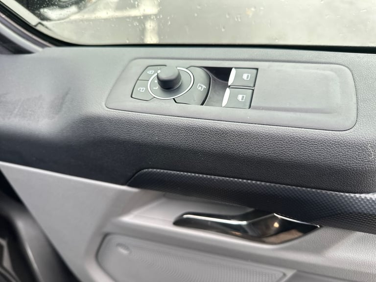 2025 Ford Transit Custom 320 LWB 2.0 Tdci Limited 136PS D/Cab Crew Bus Diesel Manual