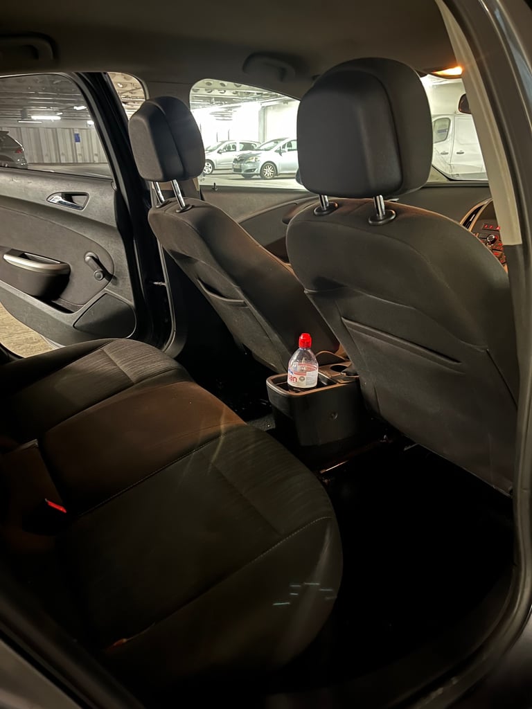 Vauxhall, ASTRA, Hatchback, 2010, Manual, 1598 (cc),5 doors - Image 5