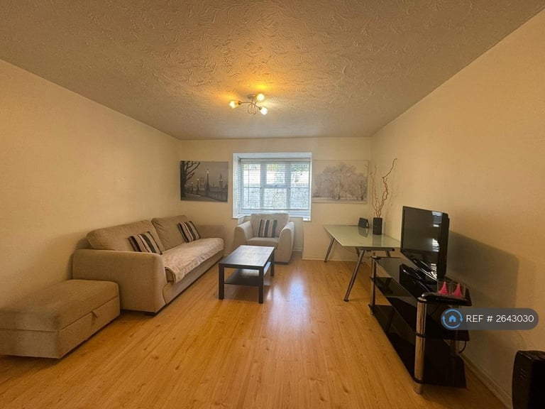 2 bedroom flat in Renoir Court, London, SE16 (2 bed) (#2643030)