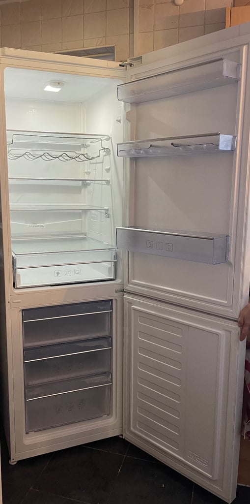 image for BEKO LARGE FROST FREE FRIDGE FREEZER LED LIGHT 💡 FREE DELIVERY 🚚 