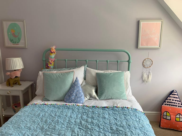 Feather and Black Double Bed Green 