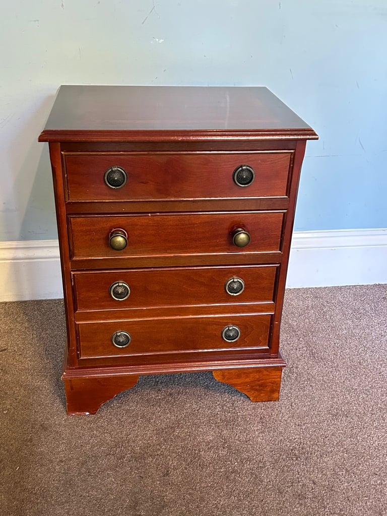 1 Vintage Mahogany 4 Drawers Bedside Inlaid Top H22in/56cm W17in/43cm D13in/33cm Good condition  D07