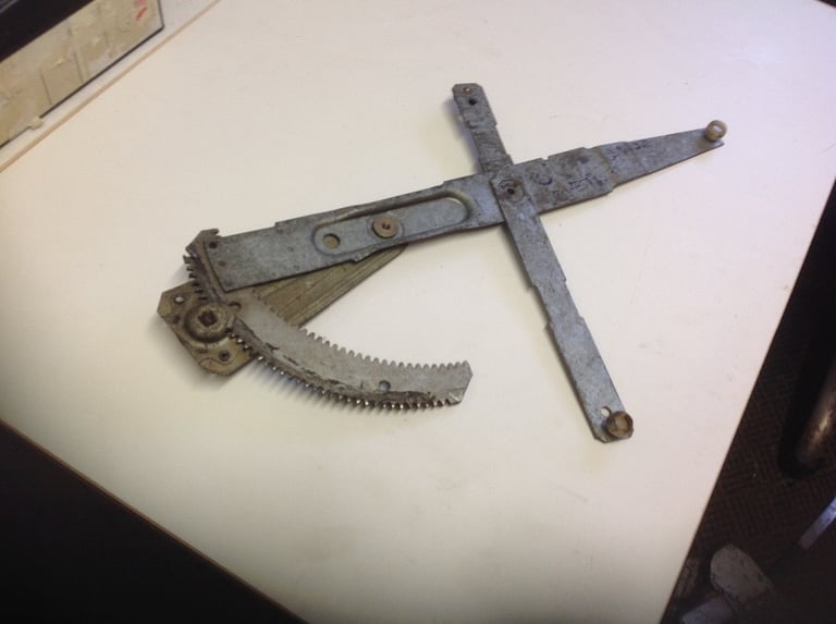 Metro window regulator 