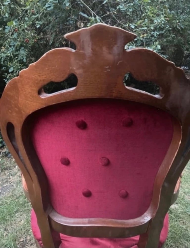 Fast moving sale! Gorgeous antique elegant wilde Louis XV style Antique Chair burgundy