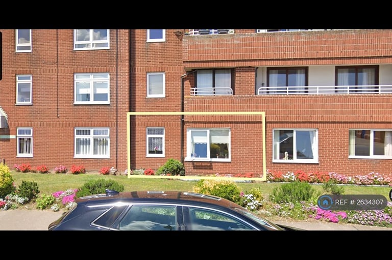 2 bedroom flat in Landguard Court, Felixstowe, IP11 (2 bed) (#2634307)
