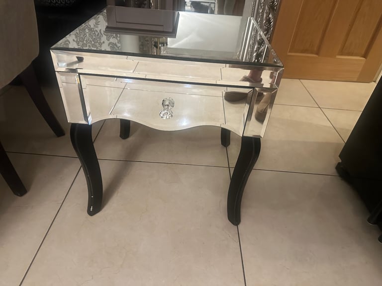 Mirrored living room table 