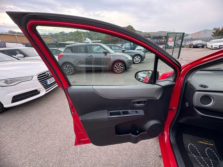 2014 Toyota Yaris 1.33 VVT-i Icon+ 5dr HATCHBACK Petrol Manual