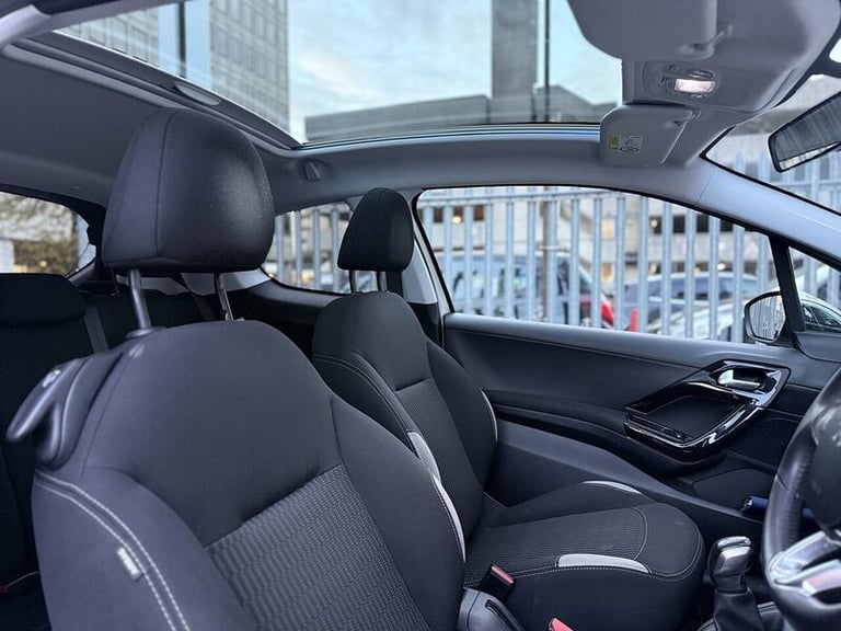 2015 Peugeot 208 1.2 VTi Style 3dr HATCHBACK PETROL Manual