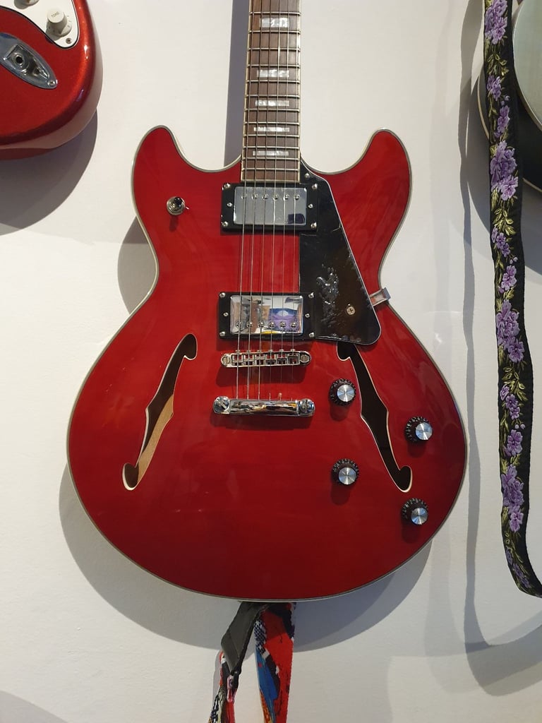 Harley Benton hollowbody electric guitar. As new!