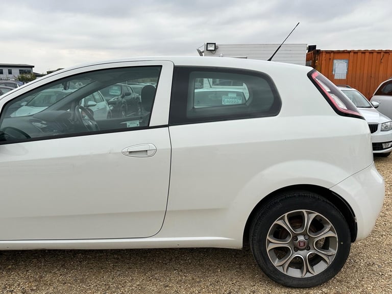 2015 Fiat Punto 1.2 Easy + Euro 6 3dr HATCHBACK Petrol Manual