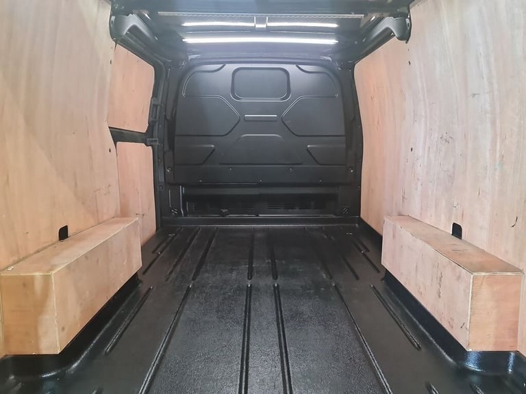 FORD TRANSIT CUSTOM 2.0 280 ECOBLUE LIMITED L1 H1 130 BHP SWB DIESEL