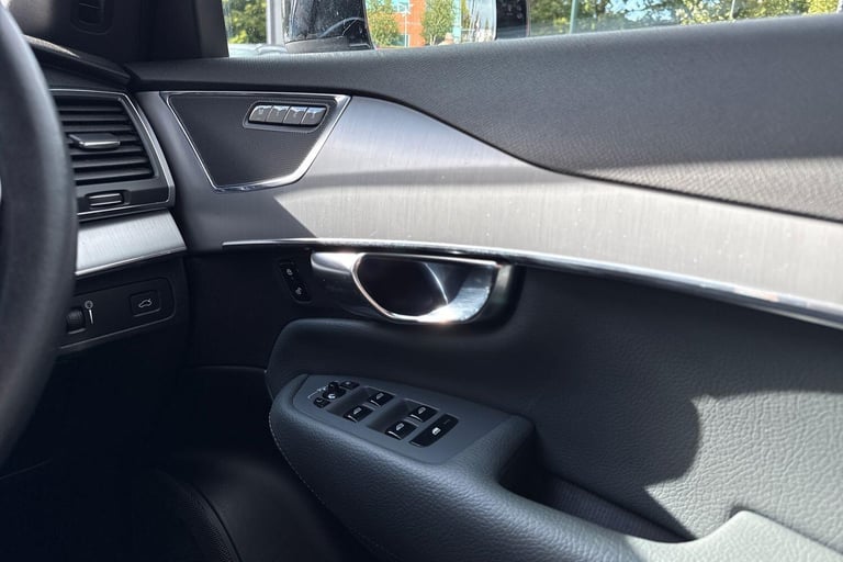 2021 Volvo XC90 2.0 B5 MHEV Momentum SUV 5dr Diesel Hybrid Auto 4WD Euro 6 (s/s) (235 ps) ESTATE ...