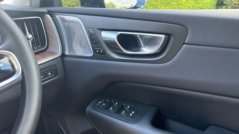 2023 Volvo XC60 2.0 T8 [455] RC PHEV Ultimate Dark 5dr AWD Gtron Estate Estate Hybrid Automatic