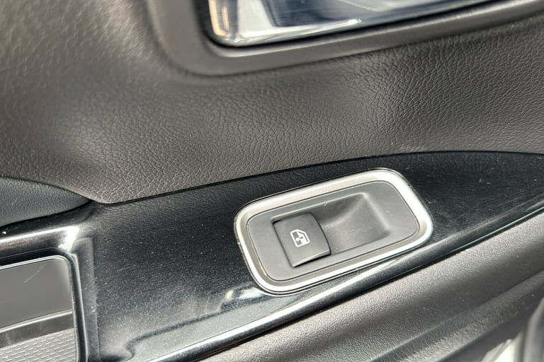  Mitsubishi Outlander PHEV 2.0h 12kwh 4hs Suv 5dr Petrol Plug In Hybrid CVT 4wd