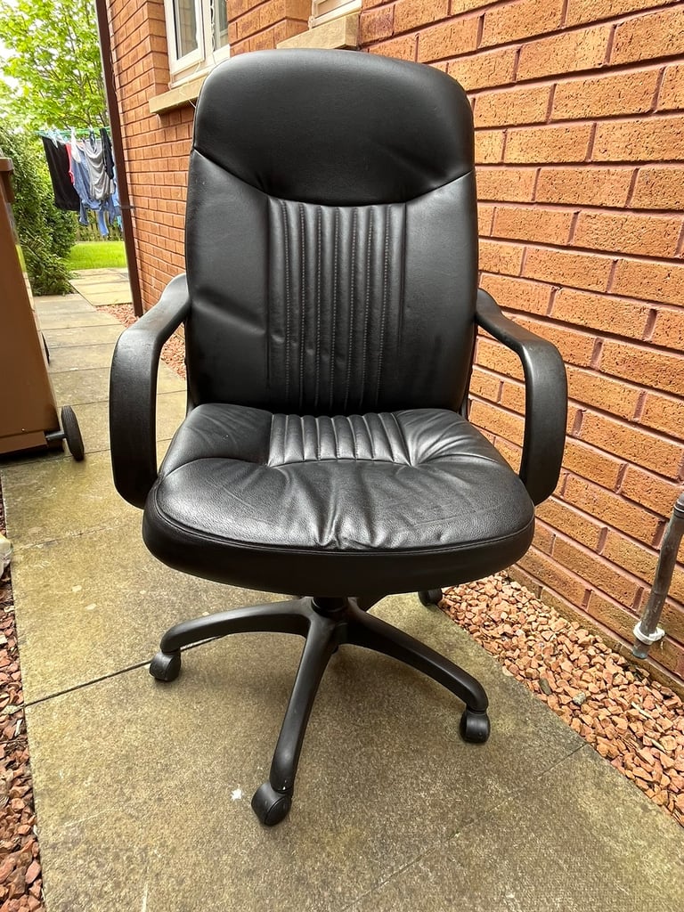 Home or workplace swivel office chair